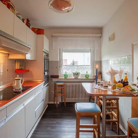 Haus Prilblume بيت للعطل Detern